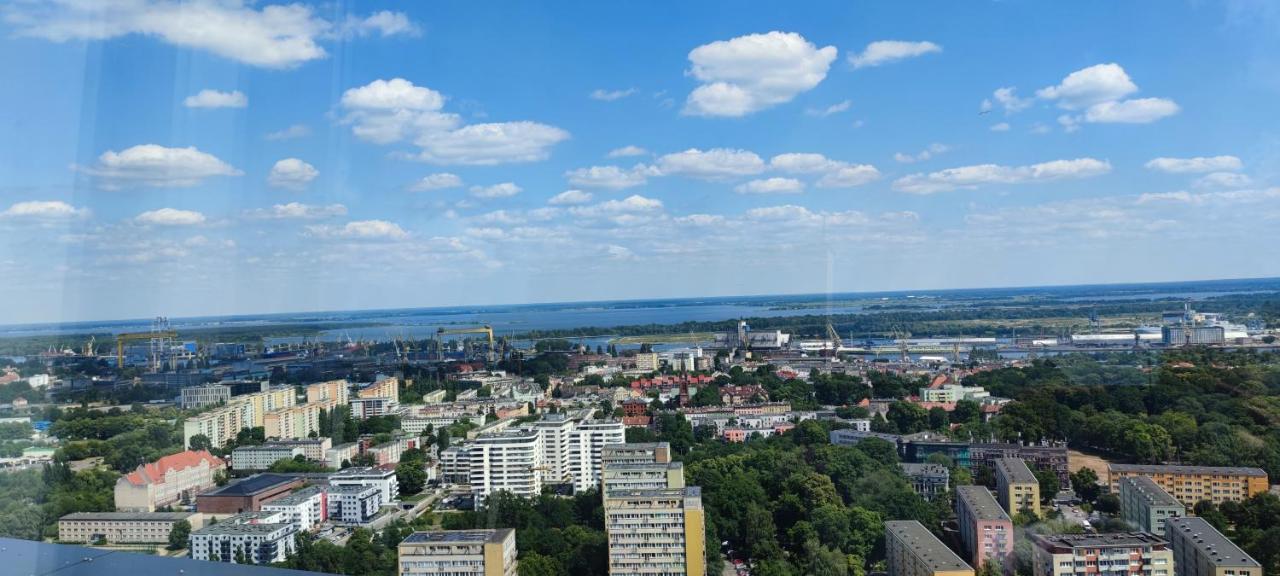 Aleda Tower, 14 Floor, Balkon